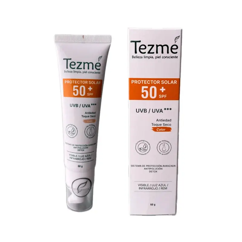 Protector solar Tezmé con color tono oscuro SPF 50 en tubo y caja